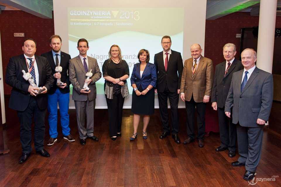Laureaci nagród TYTAN 2013 wraz z członkami komisji